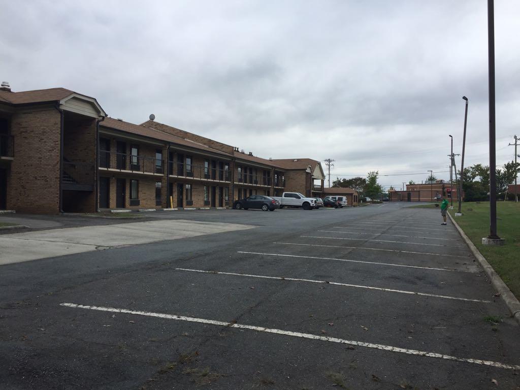 Days Inn By Wyndham King-Winston Salem Area Экстерьер фото